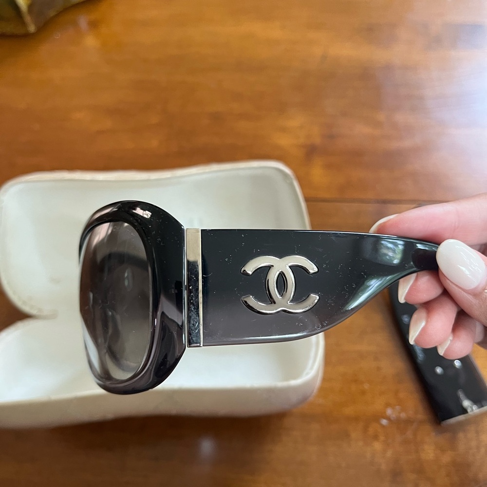 CHANEL Black Oversized Sunglasses - Picture 2 of 5
